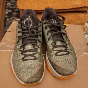 This is a Nike KD 8 "Easy Euro" basketball shoe in a Squadron Green, Alligator